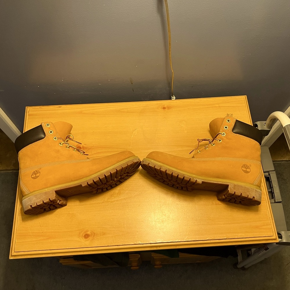 Timberlands Size 10.5. I wore them maybe 3 to 4 times, at most!